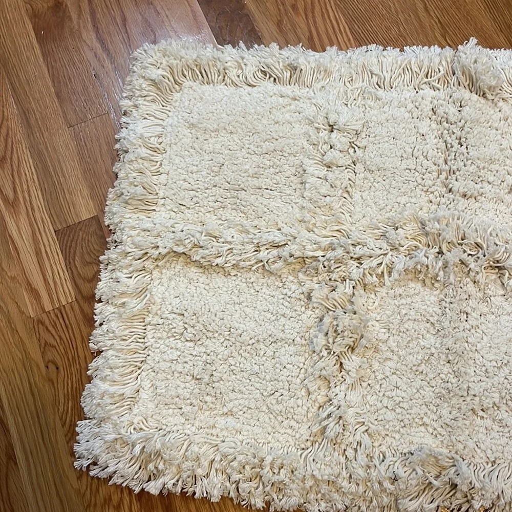 Urban Outfitters Shaggy Grid Bath Mat NWT
